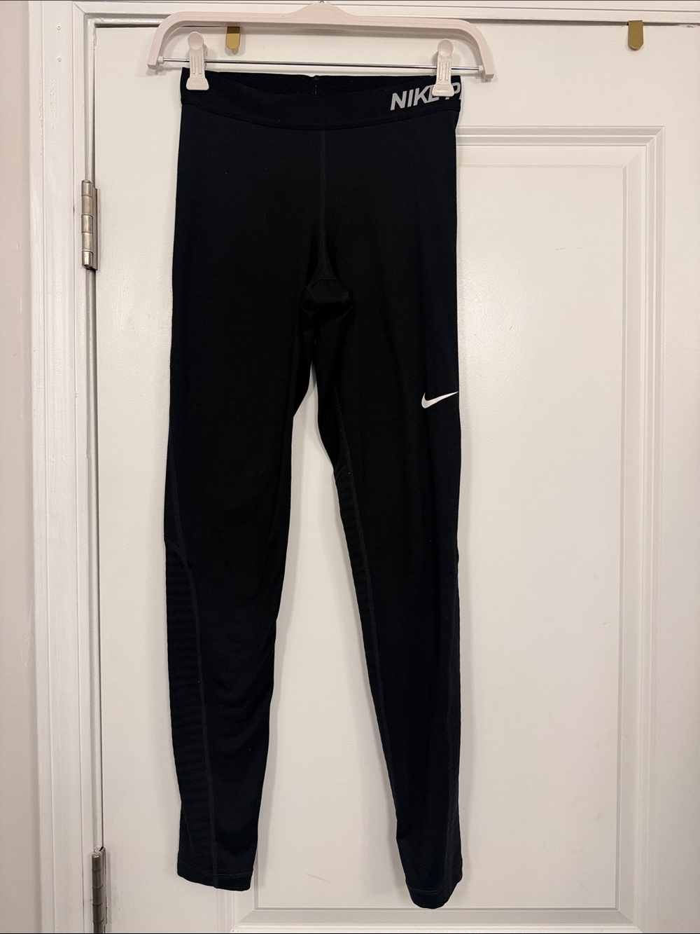 Nike Pro Legging - Full-Length Athletic Leggings with White Swoosh